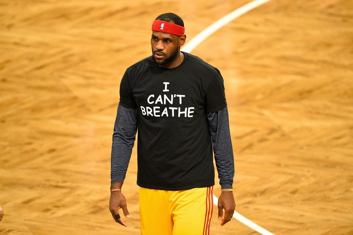 Lebron James wearing the I Can't Breath T-shirt.